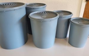 VTG TUPPERWARE NESTING CANISTER SET COUNTRY BLUE